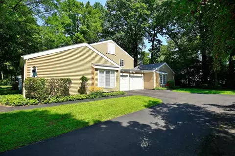 20 Willow Dr, Delmar, NY 12054 photo 2