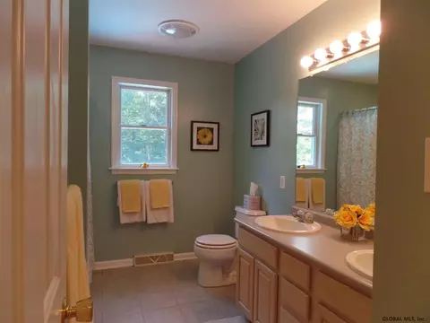 52 Staffords Xing, Slingerlands, NY 12159 photo 12