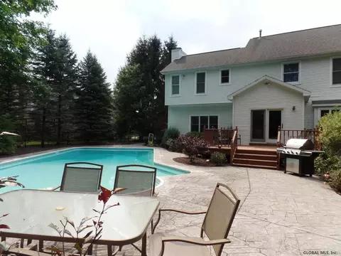 52 Staffords Xing, Slingerlands, NY 12159 photo 2