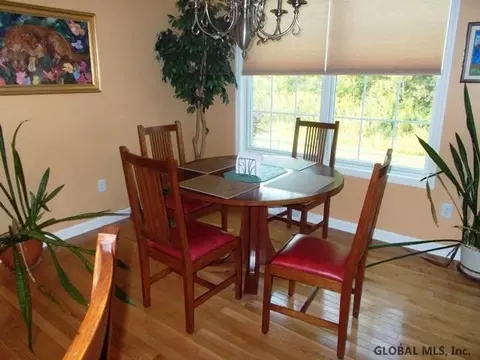 38 Sheldon Dr, Mechanicville, NY 12118 photo 3