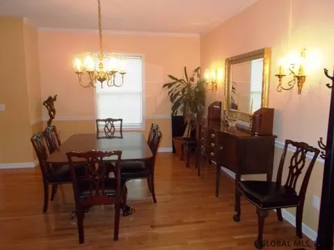 38 Sheldon Dr, Mechanicville, NY 12118 photo 2
