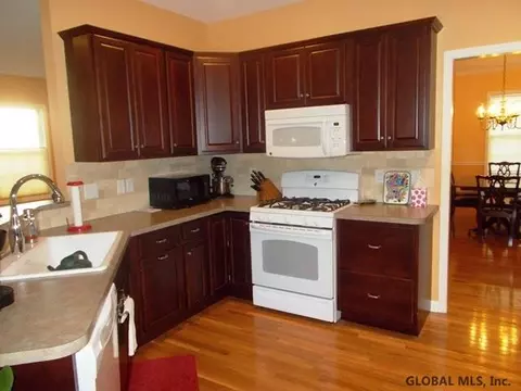 38 Sheldon Dr, Mechanicville, NY 12118 photo 4