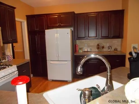 38 Sheldon Dr, Mechanicville, NY 12118 photo 5