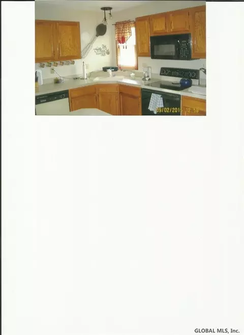 127 Garnett Ln, Slingerlands, NY 12159 photo 3