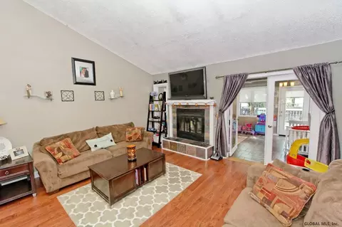 4 Captains Blvd, Waterford, NY 12188 photo 7