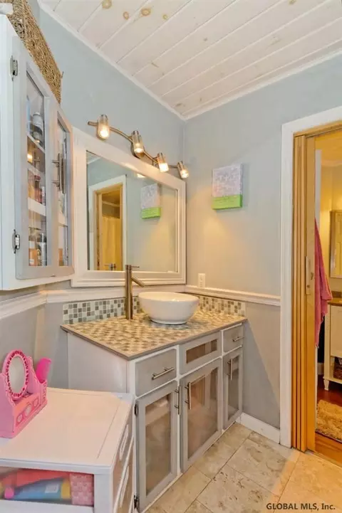 4 Captains Blvd, Waterford, NY 12188 photo 13