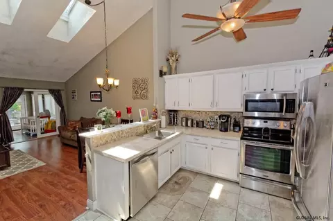 4 Captains Blvd, Waterford, NY 12188 photo 2