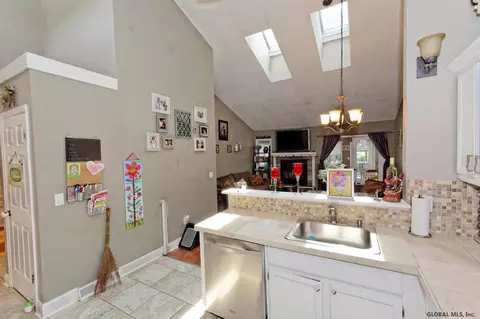 4 Captains Blvd, Waterford, NY 12188 photo 4