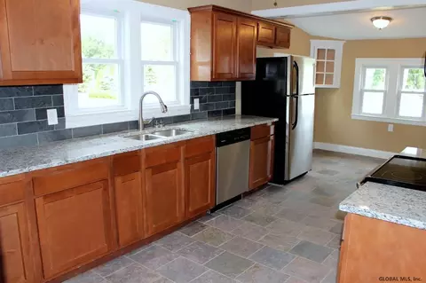 2100 Tower Ave, Schenectady, NY 12304 photo 7