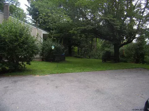 33 Angle Rd, Halfmoon, NY 12118 photo 4