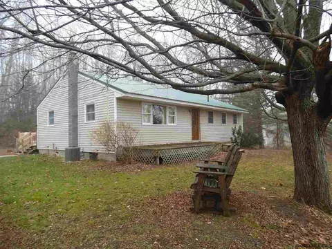 33 Angle Rd, Halfmoon, NY 12118 photo 1