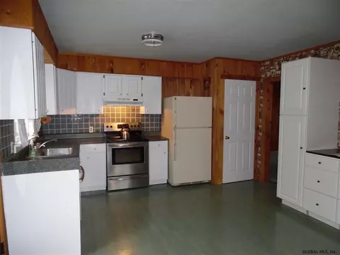 33 Angle Rd, Halfmoon, NY 12118 photo 6