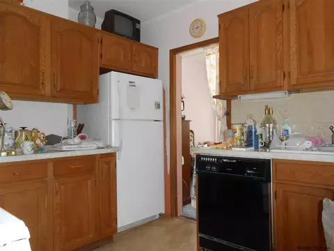 419 Anthony St, Schenectady, NY 12308 photo 3