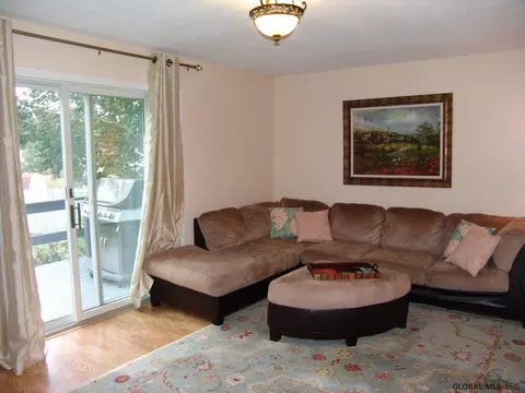 34 Cooks Ct, Waterford, NY 12188 photo 9