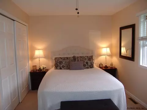 34 Cooks Ct, Waterford, NY 12188 photo 12