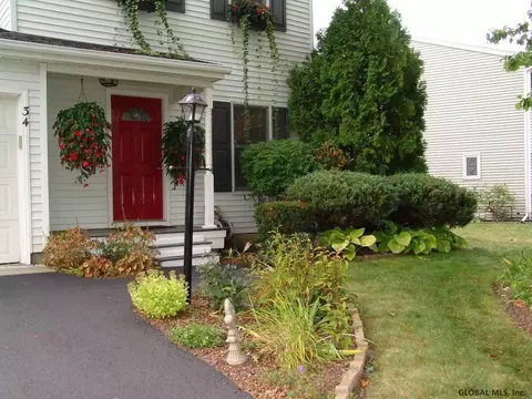 34 Cooks Ct, Waterford, NY 12188 photo 2