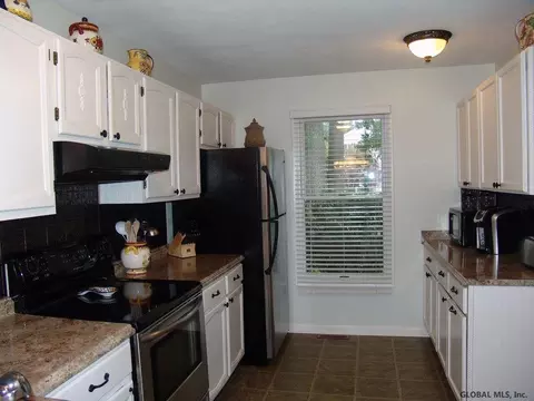 34 Cooks Ct, Waterford, NY 12188 photo 5
