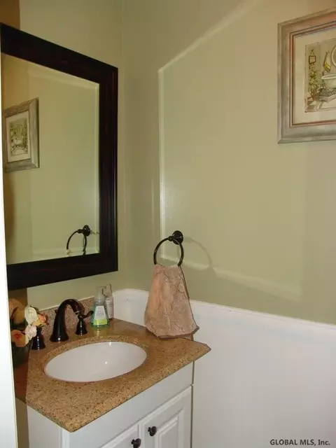 34 Cooks Ct, Waterford, NY 12188 photo 11