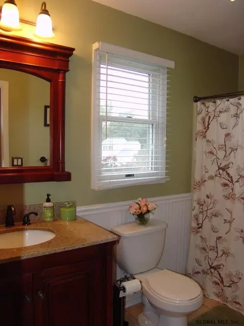 34 Cooks Ct, Waterford, NY 12188 photo 14