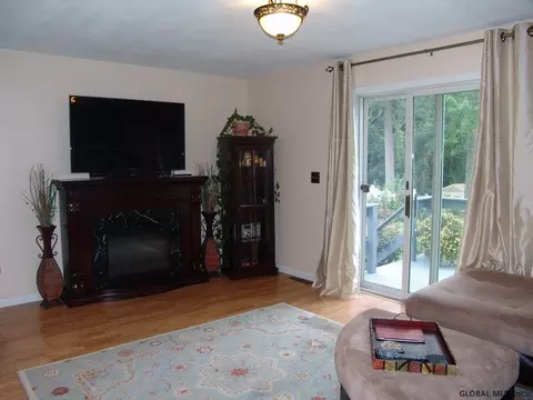 34 Cooks Ct, Waterford, NY 12188 photo 8