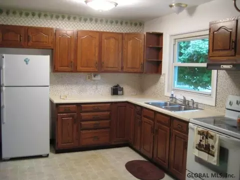 975 Burdeck St, Schenectady, NY 12306 photo 4