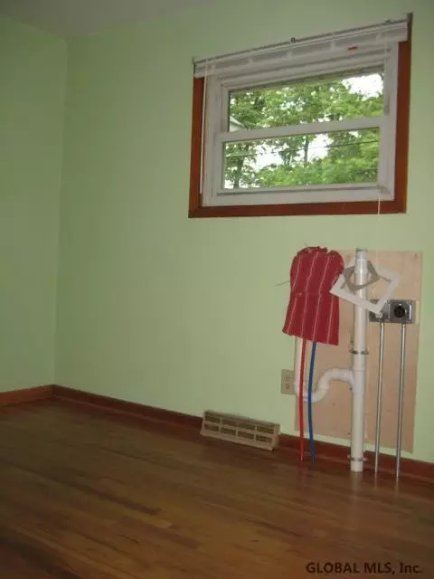 975 Burdeck St, Schenectady, NY 12306 photo 9