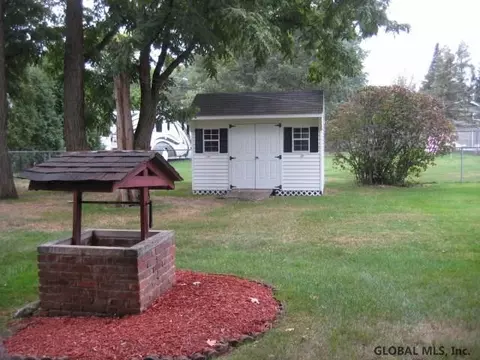 975 Burdeck St, Schenectady, NY 12306 photo 3