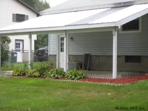 975 Burdeck St, Schenectady, NY 12306 photo 2