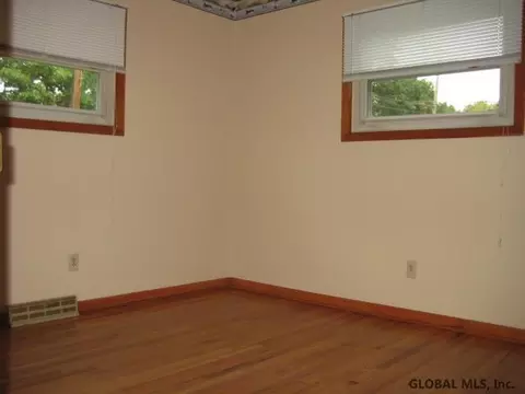 975 Burdeck St, Schenectady, NY 12306 photo 6