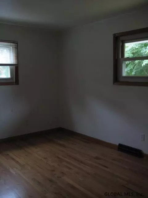 975 Burdeck St, Schenectady, NY 12306 photo 7