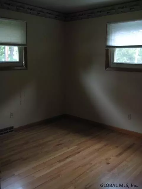 975 Burdeck St, Schenectady, NY 12306 photo 8