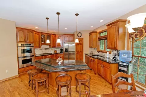 4 Devonshire Way, Clifton Park, NY 12065 photo 10