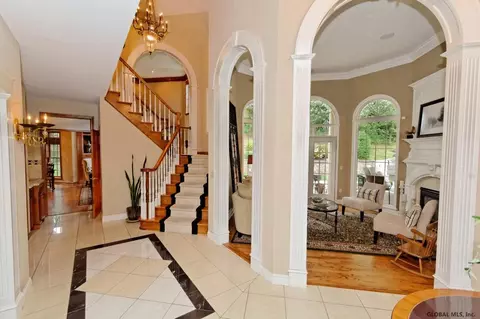 4 Devonshire Way, Clifton Park, NY 12065 photo 3