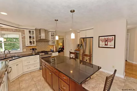 29 Iroquois Trl, Slingerlands, NY 12159 photo 9