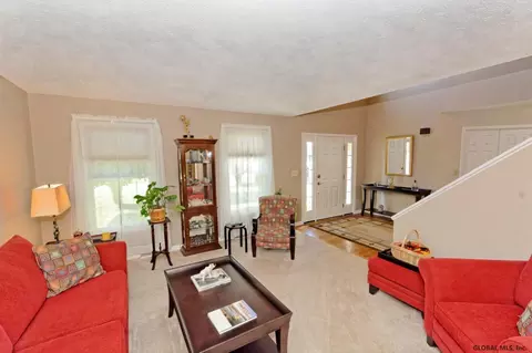 29 Iroquois Trl, Slingerlands, NY 12159 photo 6