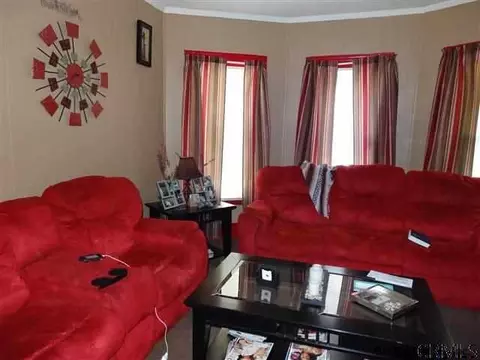 6 Daggett Ter, Schenectady, NY 12307 photo 2