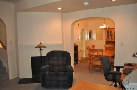 4 Charles St, Schenectady, NY 12304 photo 3