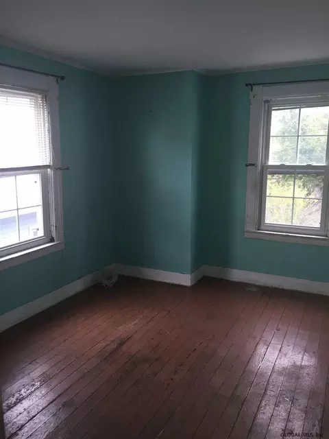 835 Vischer Ave, Schenectady, NY 12306 photo 9