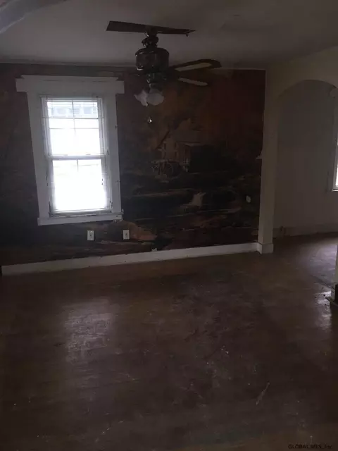 835 Vischer Ave, Schenectady, NY 12306 photo 5