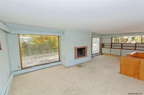 402 Juniper Dr, Schenectady, NY 12306 photo 12