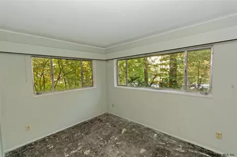402 Juniper Dr, Schenectady, NY 12306 photo 14