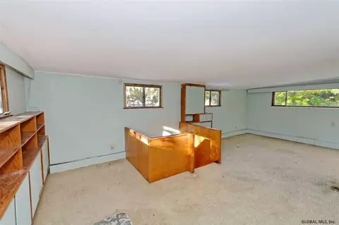 402 Juniper Dr, Schenectady, NY 12306 photo 11