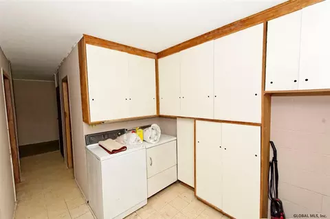 402 Juniper Dr, Schenectady, NY 12306 photo 9