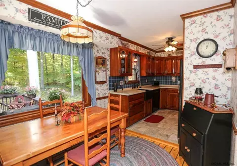 68 Denison Rd, Schenectady, NY 12309 photo 6