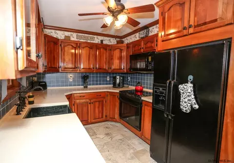 68 Denison Rd, Schenectady, NY 12309 photo 4
