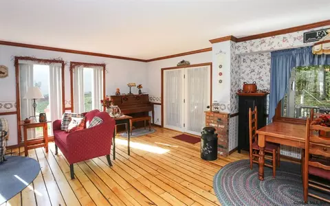 68 Denison Rd, Schenectady, NY 12309 photo 3
