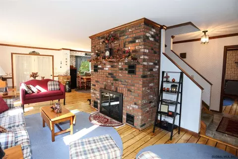 68 Denison Rd, Schenectady, NY 12309 photo 2