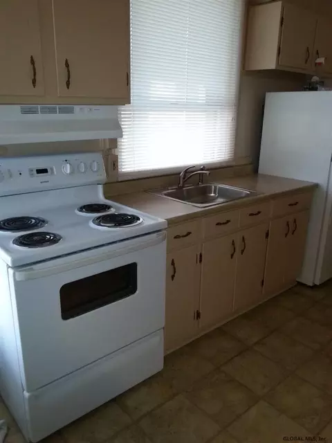 1308 State St, Schenectady, NY 12304 photo 3