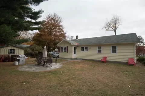 6 Weiser St, Glenmont, NY 12077 photo 4