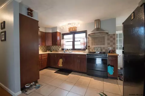 6 Weiser St, Glenmont, NY 12077 photo 7